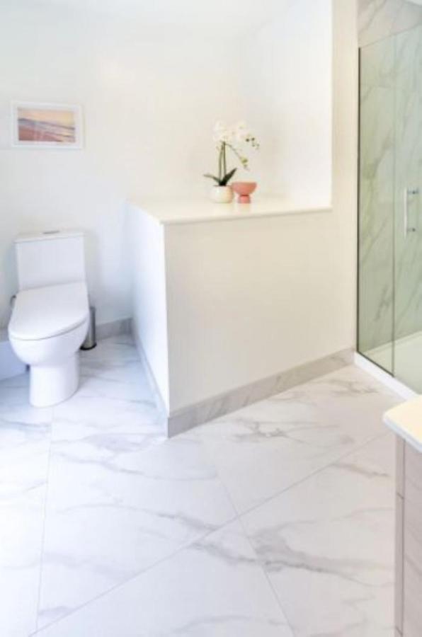 Serenity In The Centre: 2 Bed 2 Bath 크라이스트처치 외부 사진